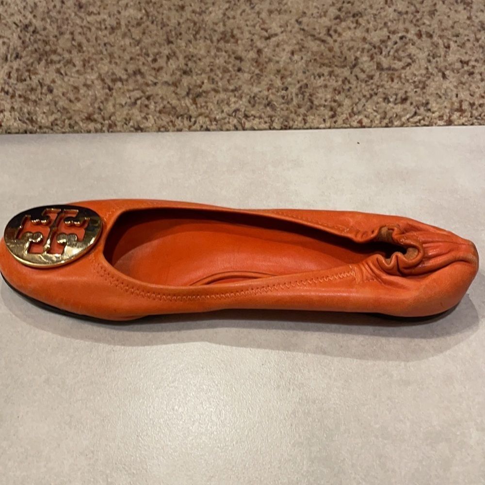 TORY Burch woman’s orange Right flat only - Picture 3 of 8